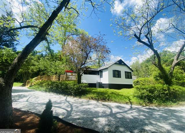 Property at 104 Nassau St, Toccoa, GA 30577, 3 beds, 2 baths