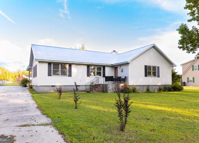 Property at 1324 6th St, Dudley, GA 31022, 3 beds, 2 baths