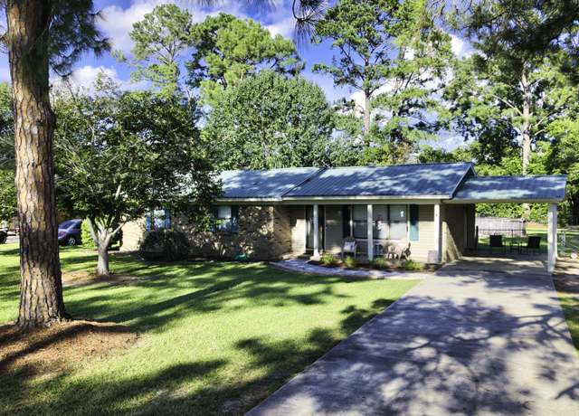 Property at 625 S Rountree St, Metter, GA 30439, 4 beds, 1.5 baths