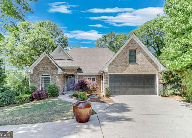 Property at 200 Piedmont Ave, Gainesville, GA 30501, 4 beds, 3.5 baths
