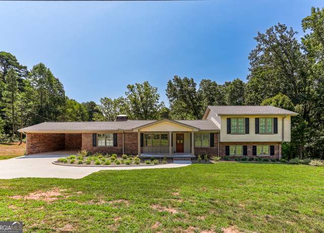 Property at 1046 Talmadge Dr, Toccoa, GA 30577, 3 beds, 3 baths