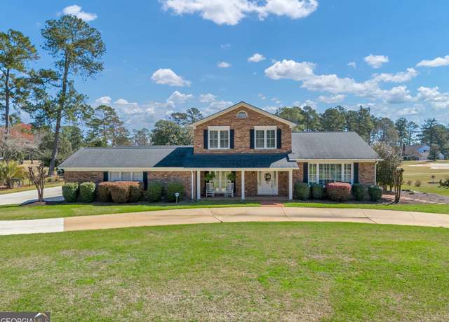 Property at 2406 W Doublegate Dr, Albany, GA 31721, 4 beds, 3.5 baths