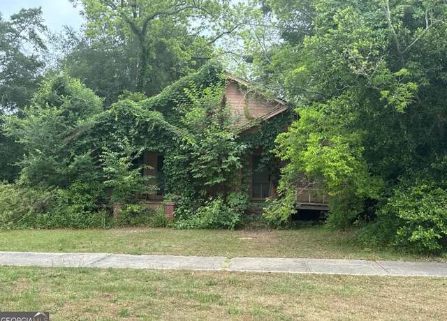 Property at 412 W Residence Ave, Albany, GA 31701, 6 beds, 2 baths