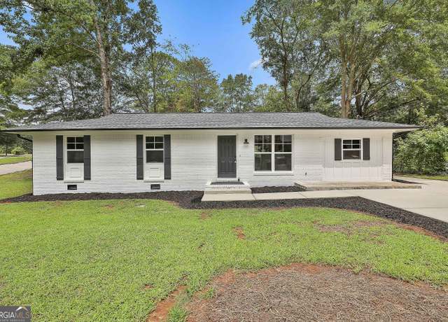 Property at 25 Westgate Park Dr, Newnan, GA 30263, 3 beds, 2 baths