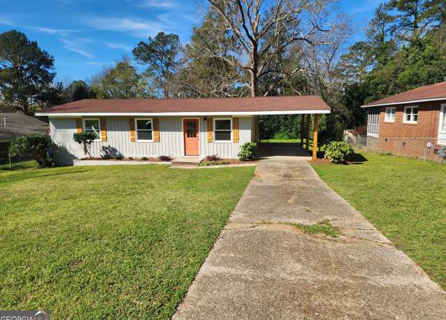 Property at 152 N Richmond St, Milledgeville, GA 31061, 3 beds, 1.5 baths