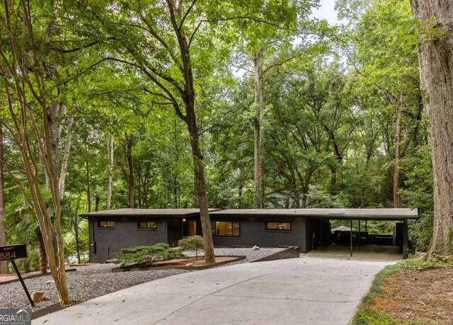 Property at 884 Vistavia Cir, Decatur, GA 30033, 4 beds, 3 baths
