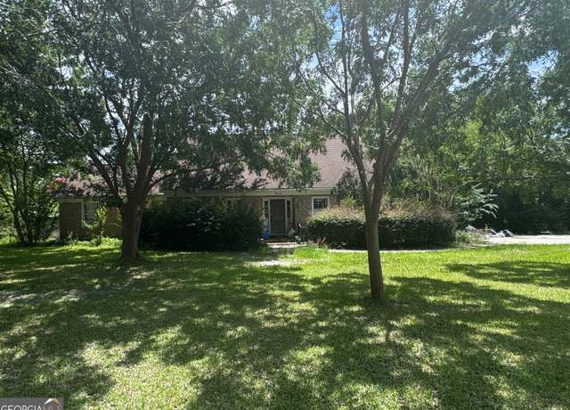 Property at 1808 Seminole Trl, Waycross, GA 31501, 4 beds, 2.5 baths
