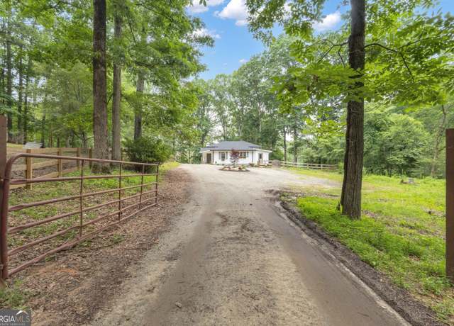 Property at 6290 Cascade Palmetto Hwy, Fairburn, GA 30213, 5 beds, 4 baths