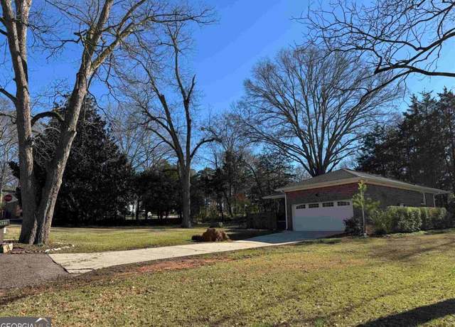 Property at 105 Brookwood Dr, Eatonton, GA 31024, 3 beds, 2 baths