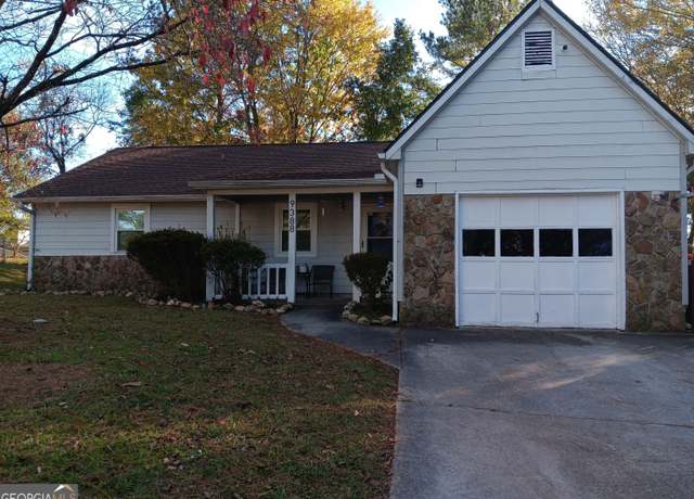 Property at 9388 Crest Knoll Ct, Jonesboro, GA 30238, 3 beds, 2 baths