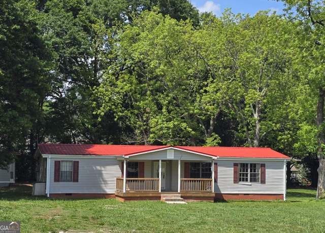 Property at 50 E College St, Royston, GA 30662, 3 beds, 2 baths