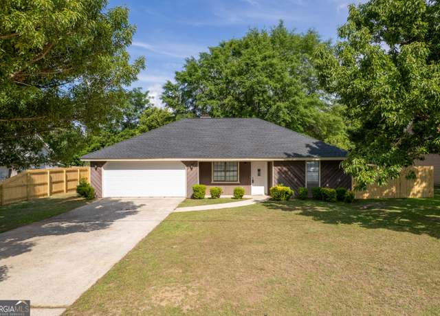 Property at 1418 Parkway Dr, Perry, GA 31069, 3 beds, 2 baths