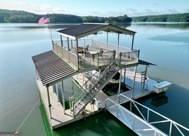Property at 119 Ridgemore Cir, Toccoa, GA 30577, 4 beds, 2.5 baths