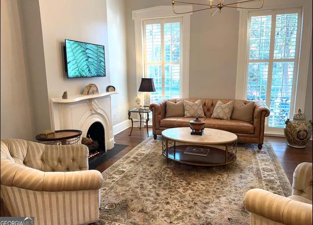 Property at 204 E Liberty St, Savannah, GA 31401, 4 beds, 4 baths