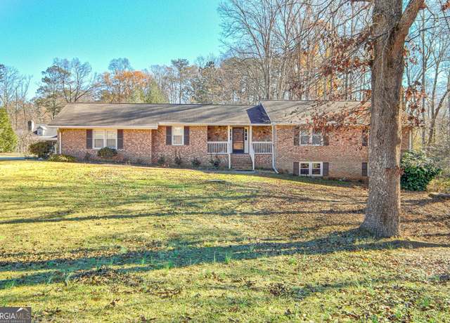 Property at 185 Redwood Cir, Fayetteville, GA 30214, 3 beds, 2 baths