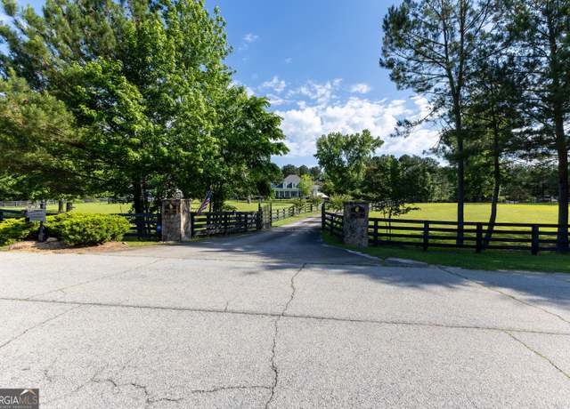Property at 110 Green Meadow Ln, Fayetteville, GA 30215, 4 beds, 4.5 baths