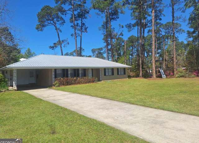 Property at 119 N Beach St, Baxley, GA 31513, 4 beds, 2 baths