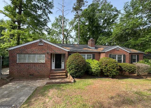 Property at 2410 Kingsley Dr, Macon, GA 31204, 3 beds, 2 baths