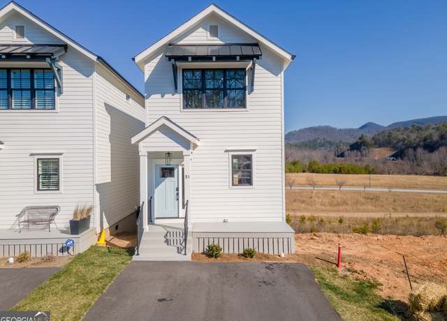 Property at 51 Cottonwood St, Clayton, GA 30525, 2 beds, 2.5 baths
