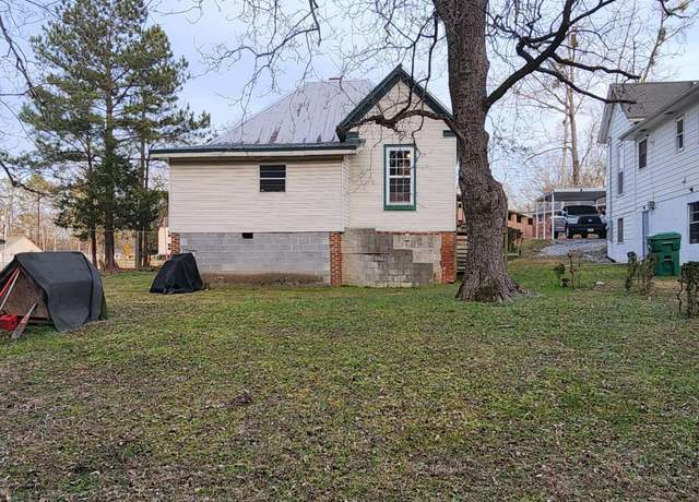 Property at 229 Walker St, Jackson, GA 30233, 3 beds, 1 bath