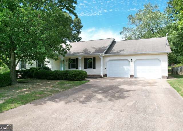Property at 372 Castleview Dr, Ringgold, GA 30736, 3 beds, 2 baths