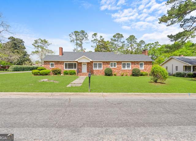 Property at 109 Penn Ave, Claxton, GA 30417, 3 beds, 2 baths