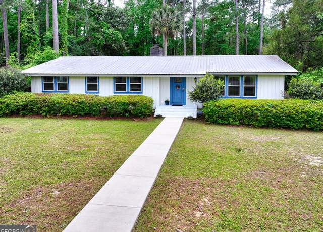 Property at 323 Clermont Dr, Thomasville, GA 31792, 3 beds, 2 baths