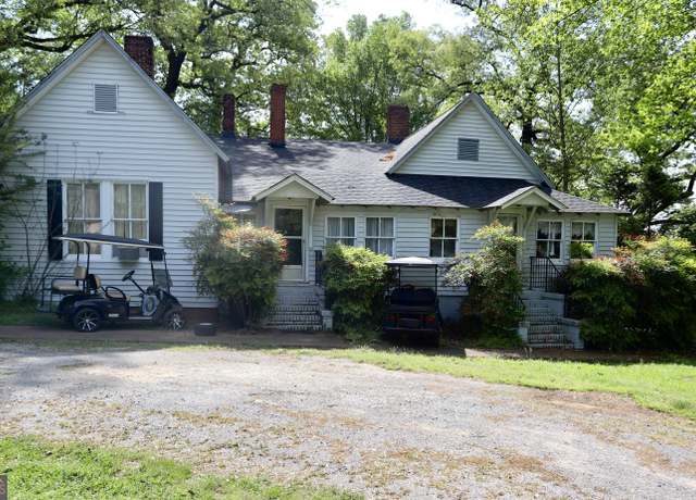 Property at 294 Eleventh St, Trion, GA 30753, 3 beds, 2 baths