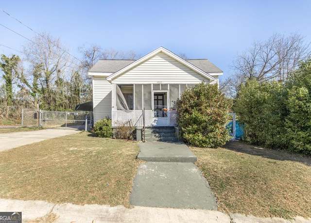 Property at 2137 Mutual Ave, Macon, GA 31204, 3 beds, 2.5 baths