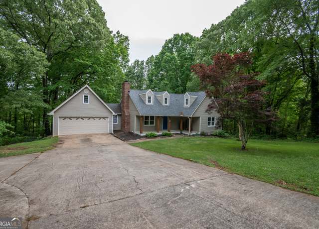 Property at 4617 Kingswood Dr, Flowery Branch, GA 30542, 4 beds, 2 baths