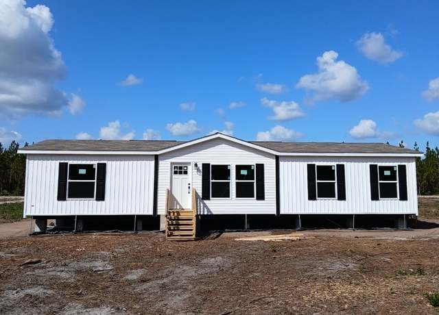 Property at 557 Boulevard St, Folkston, GA 31537, 3 beds, 2 baths