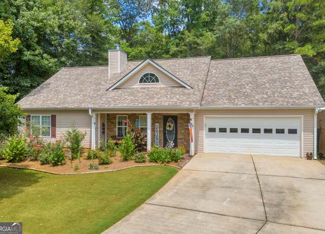 Property at 800 Evergreen Dr, Monroe, GA 30655, 3 beds, 2 baths