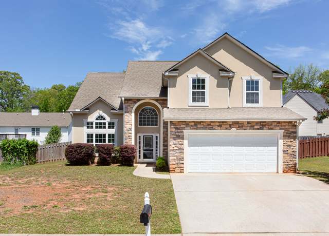 Property at 2805 Topaz Rd, Riverdale, GA 30296, 4 beds, 2.5 baths