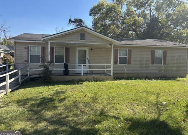 Property at 204 W Green St, Quitman, GA 31643, 3 beds, 1 bath