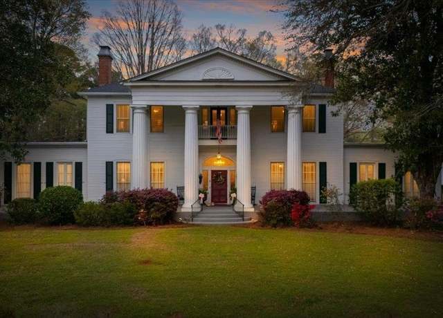 Property at 5469 Rivoli Dr, Macon, GA 31210, 5 beds, 4.5 baths