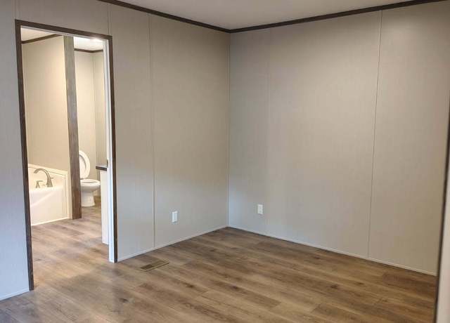 Property at 8 Club Cir #8, Ellenwood, GA 30294, 3 beds, 2 baths