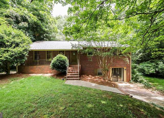 Property at 221 College Cir, Athens, GA 30605, 3 beds, 2 baths
