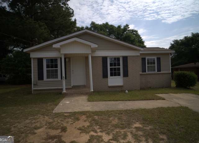 Property at 1110 Creekwood Dr, Perry, GA 31069, 3 beds, 1 bath