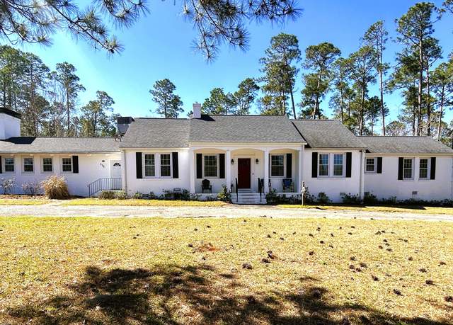Property at 625 N Main St, Swainsboro, GA 30401, 3 beds, 2.5 baths