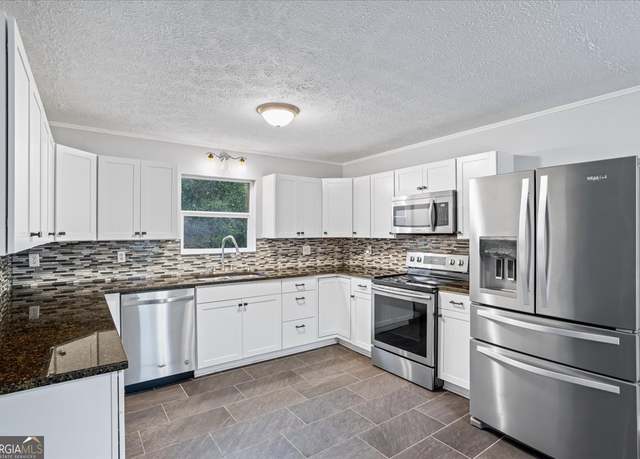 Property at 571 Lakeside Rd, Williamson, GA 30292, 3 beds, 2 baths