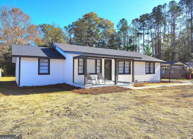 Property at 336 Brobston St, Baxley, GA 31513, 4 beds, 2 baths
