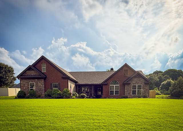 Property at 608 Henning Dr, Winder, GA 30680, 3 beds, 3 baths