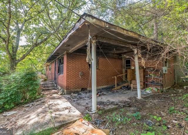 Property at 1130 Highway 138 SW, Jonesboro, GA 30236, 3 beds, 2 baths