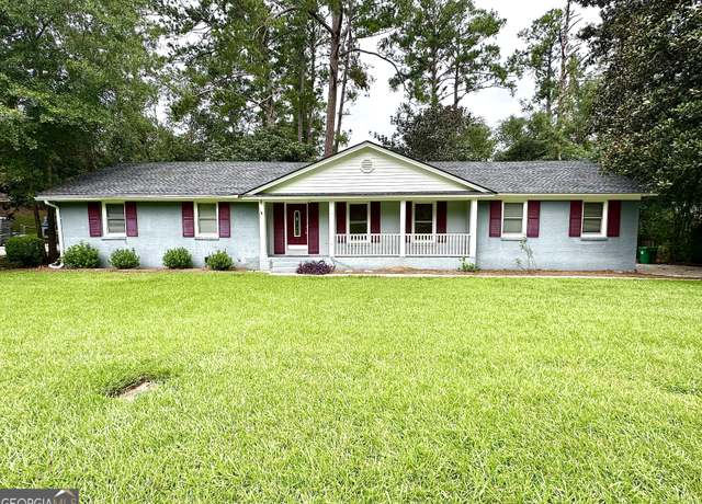 Property at 2206 Briarcliff Dr, Valdosta, GA 31602, 4 beds, 3 baths