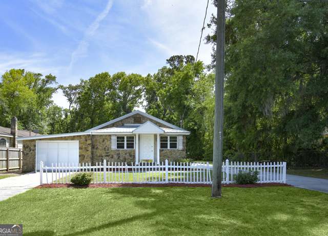 Property at 206 E Hall St, St. Marys, GA 31558, 3 beds, 2 baths