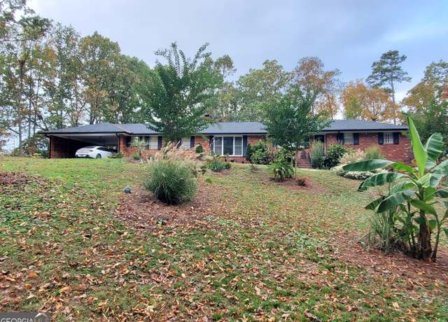 Property at 111 Lewis Dr, Calhoun, GA 30701, 3 beds, 2 baths