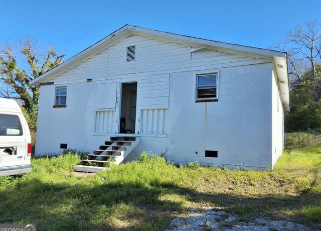 Property at 745 Pebble St, Macon, GA 31201, 3 beds, 2 baths