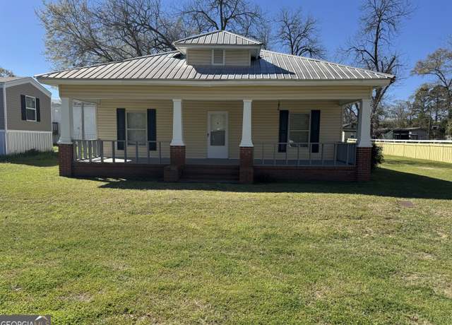 Property at 705 W 14th Ave, Cordele, GA 31015, 4 beds, 1 bath