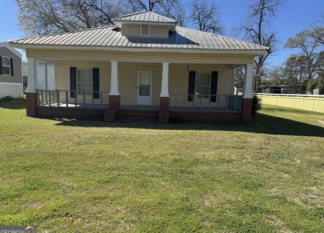 Property at 705 W 14th Ave, Cordele, GA 31015, 4 beds, 1 bath