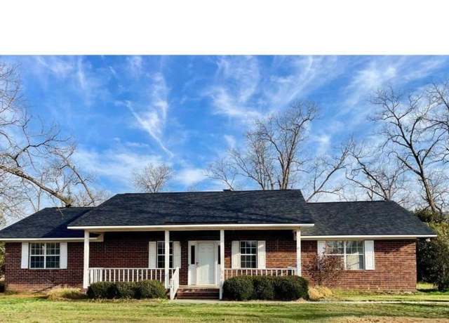 Property at 714 E Simon St, Glennville, GA 30427, 3 beds, 2 baths